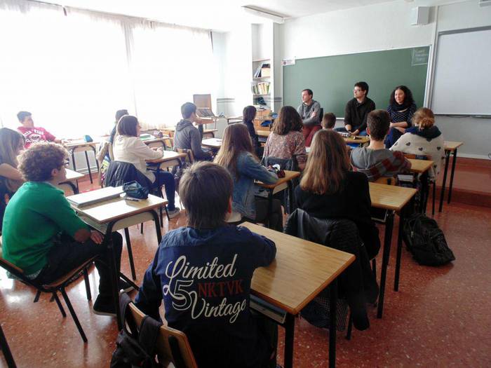 'Han eta hemen' programa, nerabeak elkartasunez blaitzeko