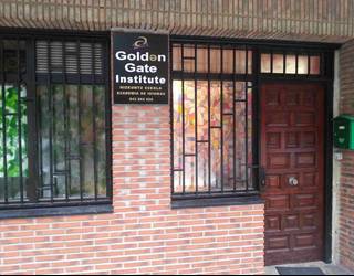 Golden Gate, 25 urtez hizkuntzak irakasten