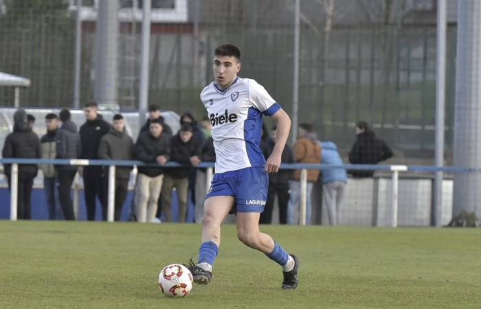 Beñat Arratibel futbolariak Amorebietan jokatuko du datozen bi denboraldietan