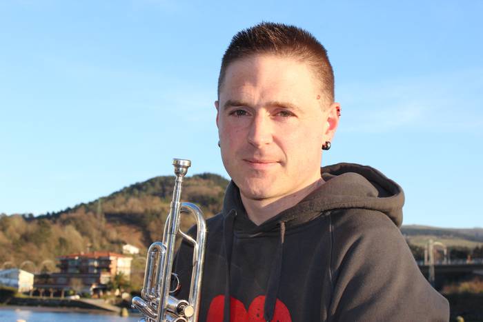 "Beti zuzendu nahi izan dut musika talde bat eta orkestra uztartzen dituen proiekturen bat"