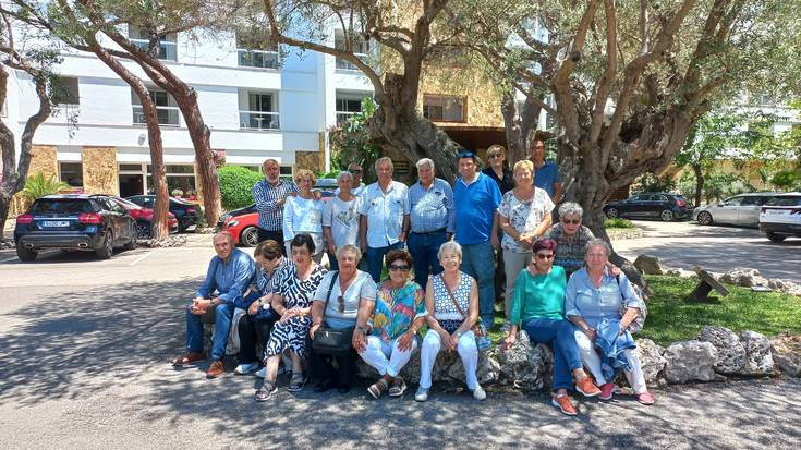 Platja d'Aron izan dira Beheko Plazako bazkideak