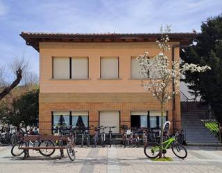 Iñurritza Jubilatu Elkartean igogailua jartzeko lanak atera dituzte lizitaziora