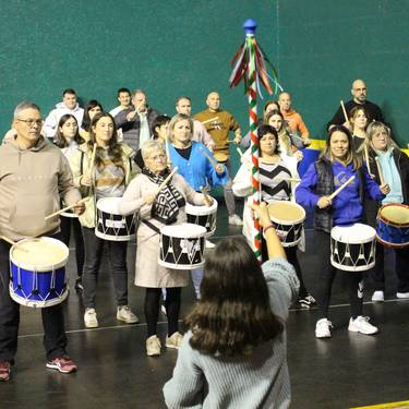 Helduen danborradako entsegua