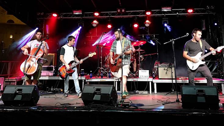 Wood Strings eta Dukkha taldeen kontzertua, bihar, Gaztetxean