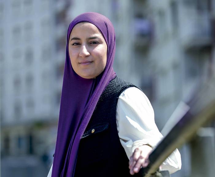Hafsa Fenehara: "Atzerritarra izateak bezeroen tokian jartzea errazten dit"