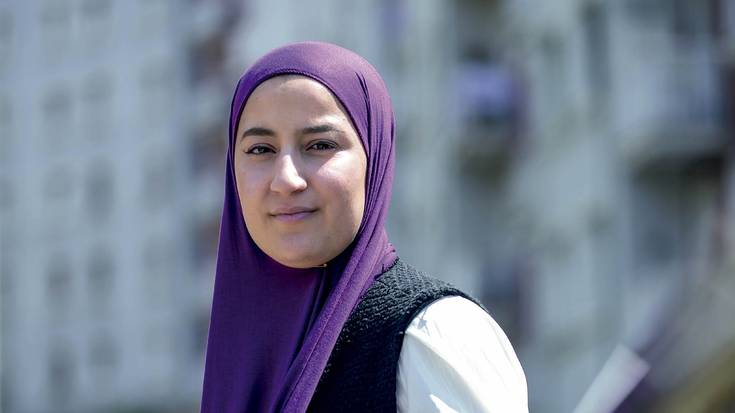 Hafsa Fenehara: "Atzerritarra izateak bezeroen tokian jartzea errazten dit"