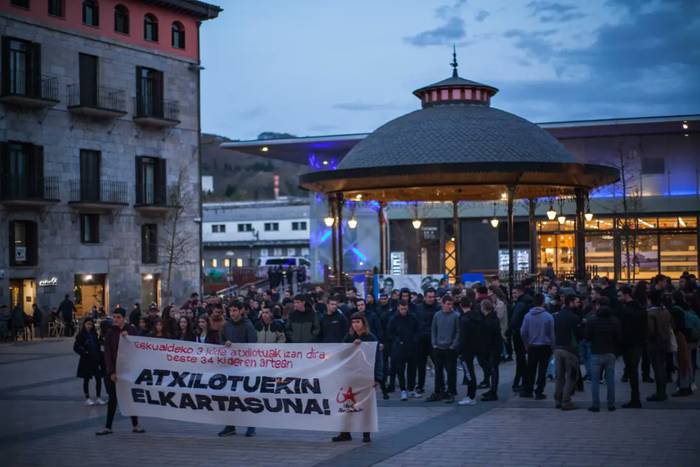 Karguekin aske utzi dituzte atzo Gasteizen atxilotutako gazteak