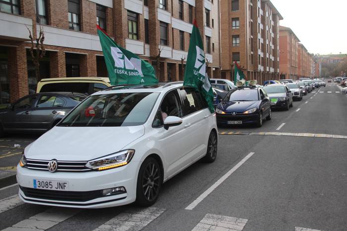 Auto karabana grebaren lehen egunean