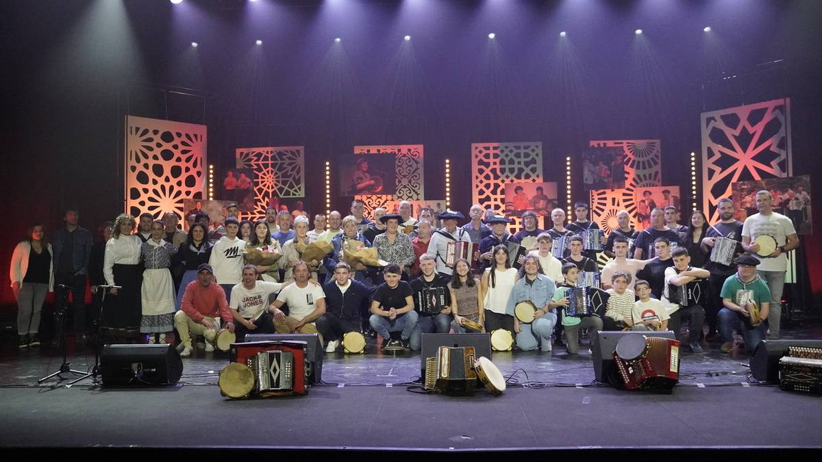 Trikiti munduaren omenaldi beroa jaso dute Egurrola anai-arrebek eta Sakristauak