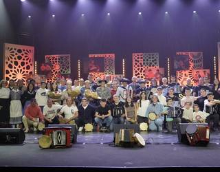 Trikiti munduaren omenaldi beroa jaso dute Egurrola anai-arrebek eta Sakristauak