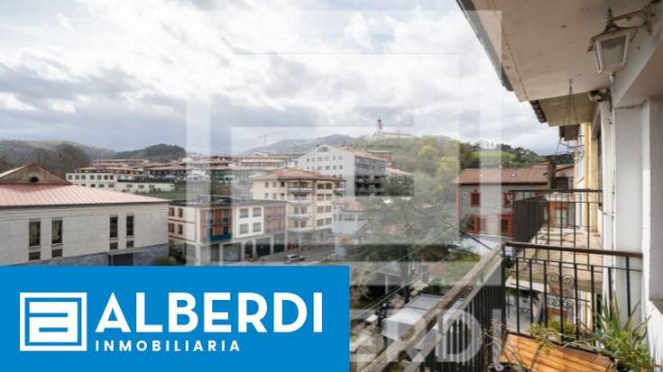 Alberdi Inmobiliaria: Kale Nagusian etxebizitza handia salgai