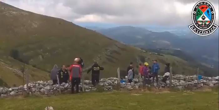 Bi pertsona erreskatatu dituzte Hernio menditik