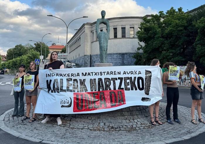 Gogor gaitzetsi dute gizon batek bi adin txikikori egindako erasoa