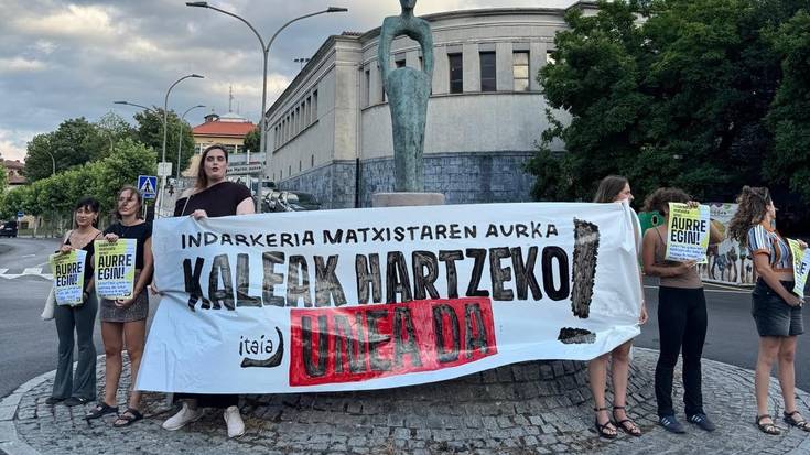 Gogor gaitzetsi dute gizon batek bi adin txikikori egindako erasoa