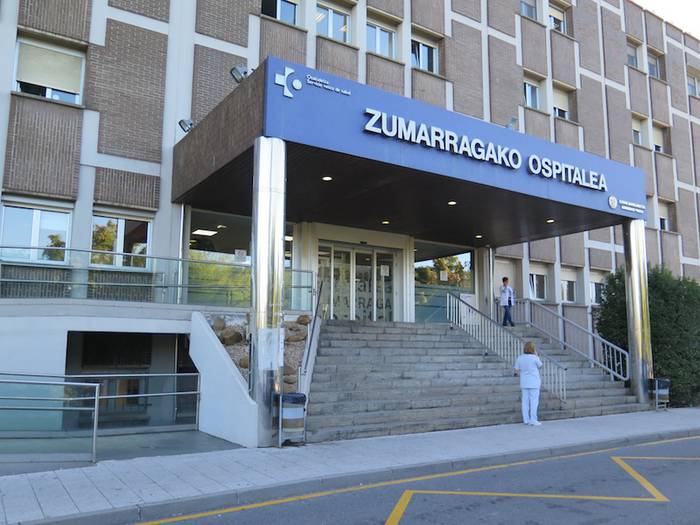 Zumarragako Ospitalak jakinarazi du bere izenean dei faltsuak egiten ari direla erabiltzaileei