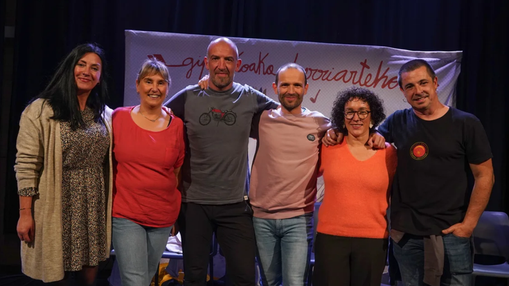 Zaharrak Berri taldeak Leintz taldearen aurka neurtuko ditu indarrak Herriarteko Bertsolari Txapelketaren finalerdian