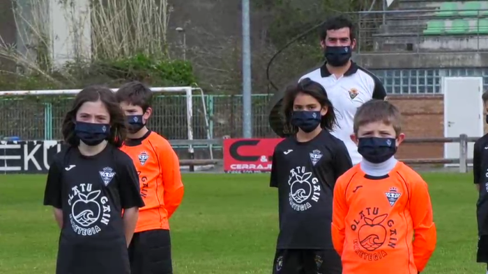 ZKEren futbol eskolako babesle berria aurkeztu dute Zarauzko Astin