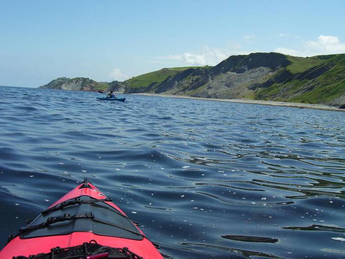 Bi lagunentzat kayak alokairua zozkatuko dugu bazkideen artean