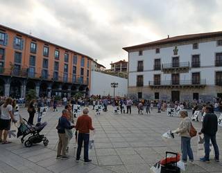 Euskal preso eta iheslarien eskubideen defentsa egin eta datozen deialdien berri eman du Sarek