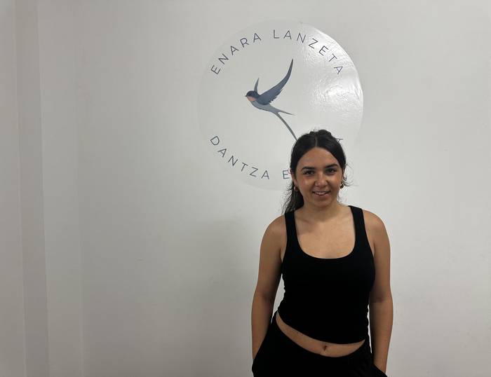 Enara Lantzeta: "Dantza niretzat ez da mugimendua bakarrik, bizitzeko eta sentitzeko modu bat da, eta hori da nire eskolaren benetako nortasuna"