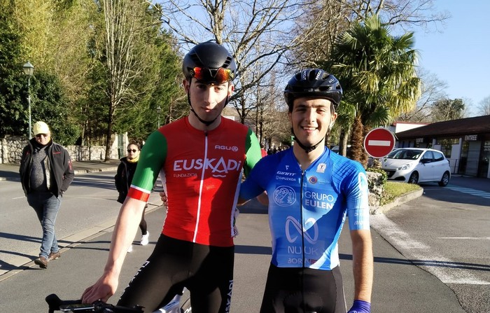 Aitor Agirre eta Mattin Salegiren agurra