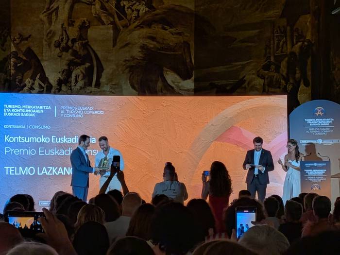 Erabiltzaileen eskubideen defentsan egindako lanagatik, aitortza jaso du Telmo Lazkanok