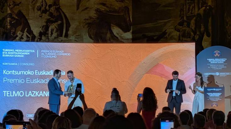 Erabiltzaileen eskubideen defentsan egindako lanagatik, aitortza jaso du Telmo Lazkanok