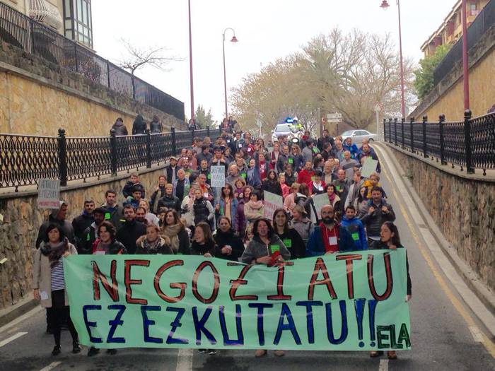 Bihar aztertuko dute alde guztiek Zarauzko kiroldegiko beharginen kontraproposamena