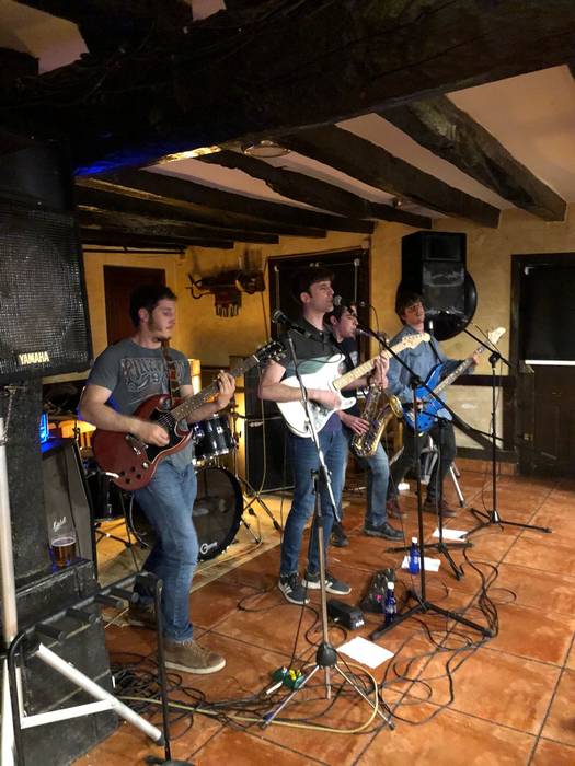 Adiskide gazte elkarteak urteko batzar orokorra egingo du ostiralean