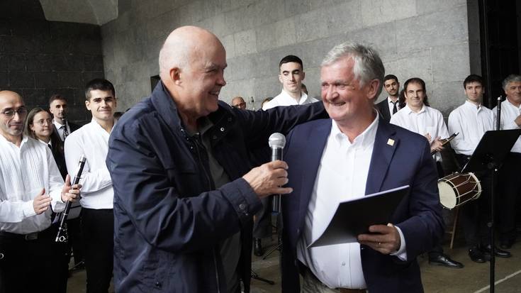 Bere izeneko pieza estreinatuz, omenaldi sentitua jaso du Arenasek