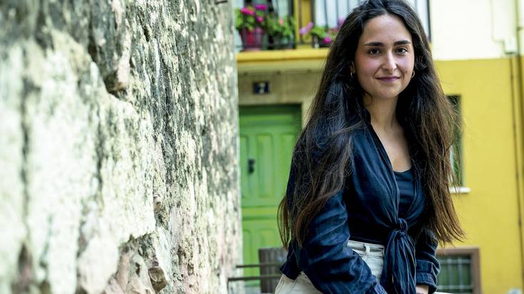 Poesia irakurketa egingo du Sara Uribe-Etxeberriak, bihar liburutegiko ganbaran