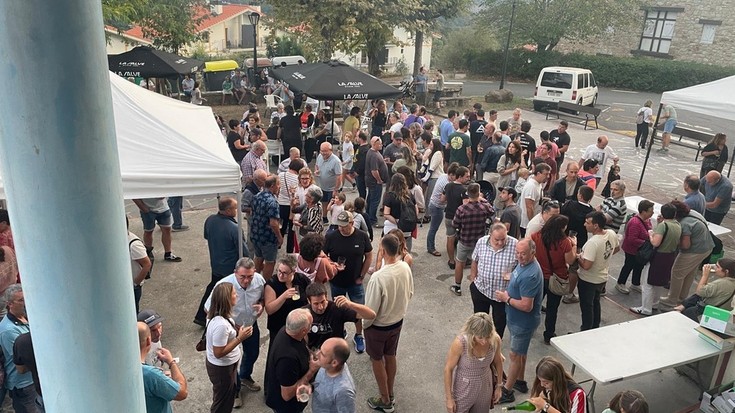Pilota erakustaldia eta sagardo dastaketa, festetako lehen eguna agurtzeko