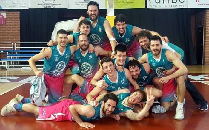 EBA mailara igotzeko txartela eskuratu du Zarauzko Ulacia saskibaloi taldeak