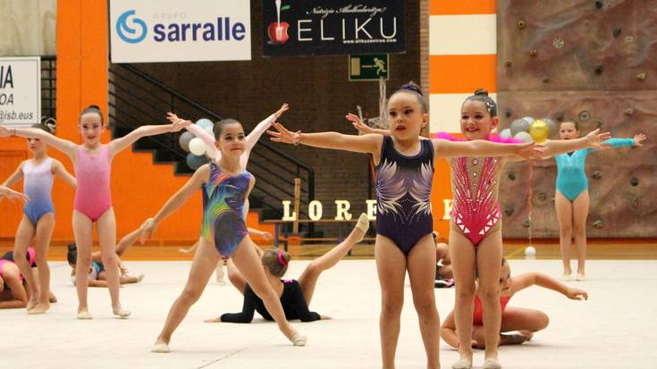 Erakustaldia eginda eta diplomak banatuta agurtu dute Loretokikoek ikasturtea