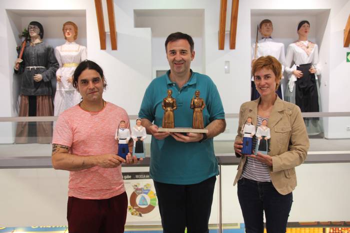 Zarauzko erraldoien panpinak kaleratu dituzte