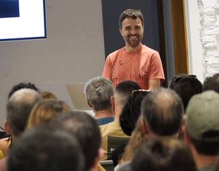 Portaleburu goraino beteta zabaldu du Arrutik bere lehen argazki erakusketa