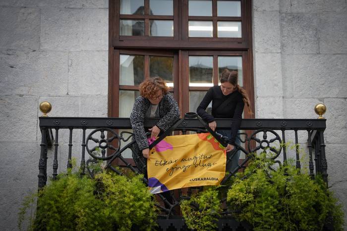 Euskaraldiko txapak soinean jartzeko unea heldu da