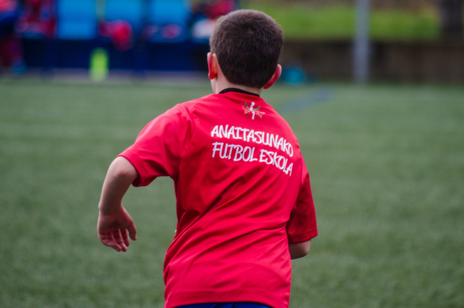 Bilera asteartean Futbol Eskolako haurren gurasoekin