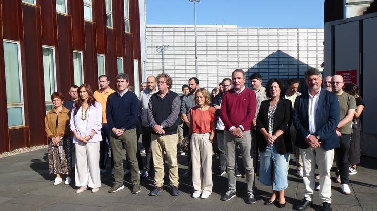 Gipuzkoako Batzar Nagusietako eta Foru Aldundiko ordezkariek ere gaitzetsi dute Zarauzko hilketa