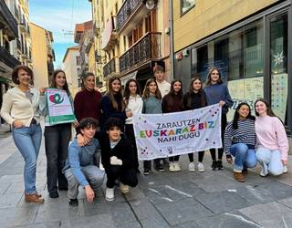 Euskararen Eguneko bideo eta pegatina lehiaketako sariak banatu dituzte