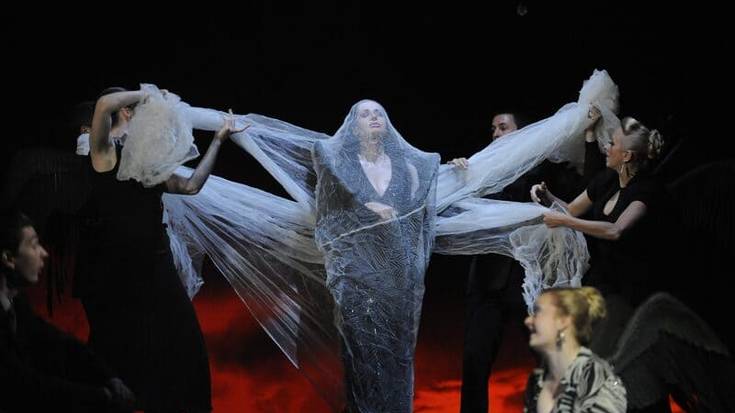 'The Fairy Queen' ikustera joateko autobusa jarri du Kursaalek Oriotik