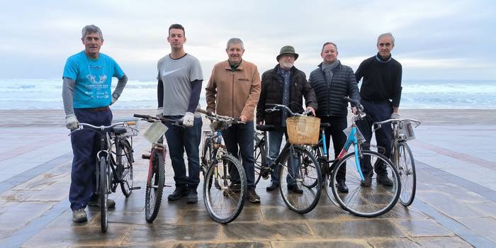 Udalak bigarren bizitza eman die 800 bizikleta baino gehiagori