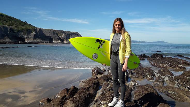 Emakumeak olatuen aparrean