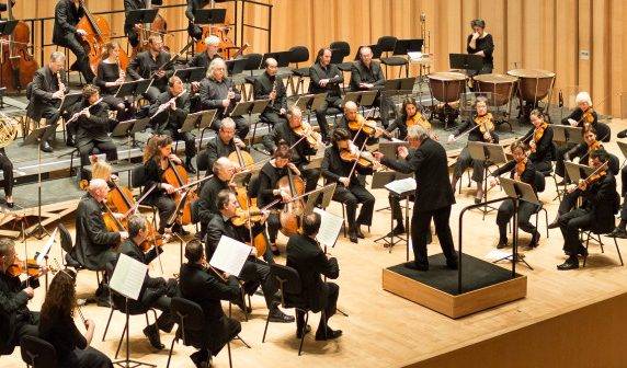 Kursaalen Eliseo Zelaietako Orkestra ikusteko autobusa, doan