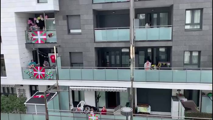 Aldarriak balkoietan, ezohiko Aberri Egunean