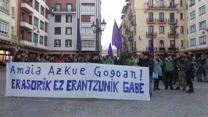 Amaia Azkue gogoan elkarretaratzea egin dute Zarautzen