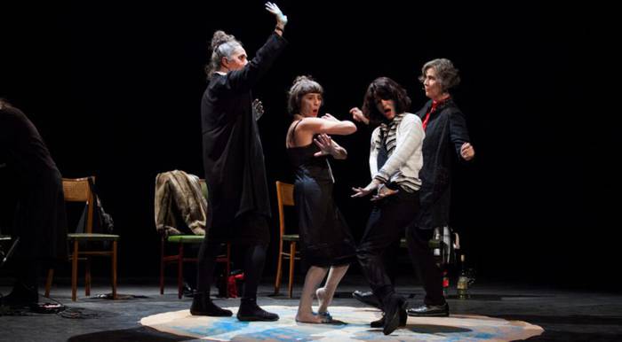 Zozketa: 'Andrezaharraren Manifestua' antzezlanerako sarrerak