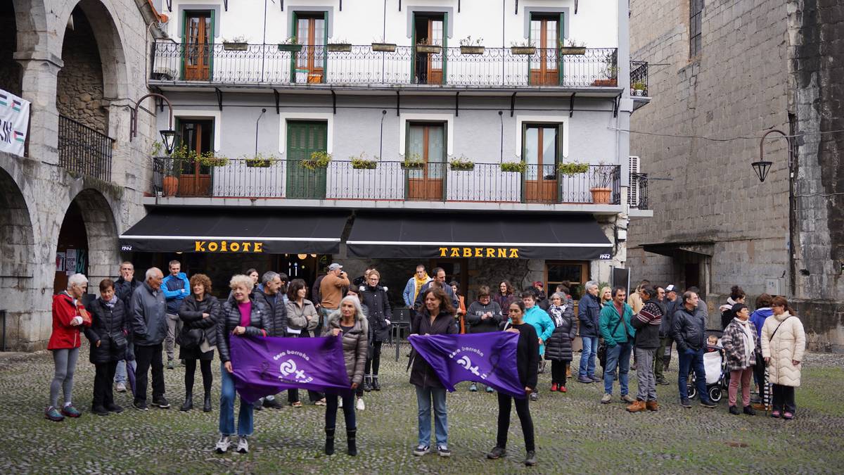 Azaroaren 25aren harira, hainbat ekintza prestatu ditu Zestoako Mugimendu Feministak