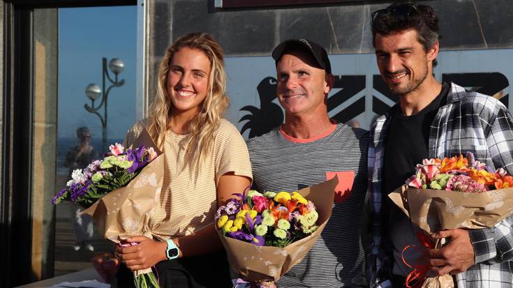 Nadia Erostarbe, Ibon Mugertza eta 'Gallo' omendu ditu Zarauzko Surf Elkarteak