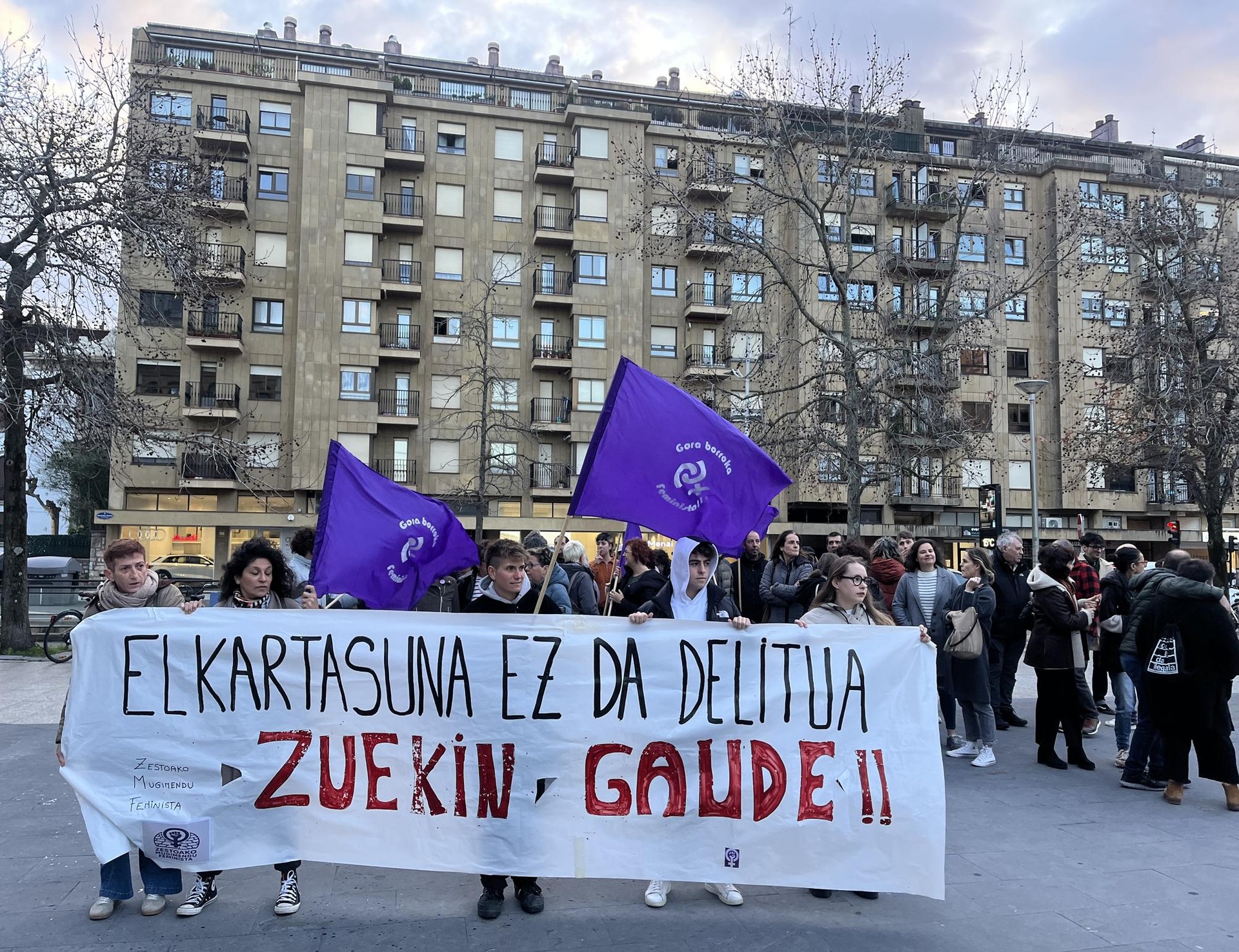 "Elkartasun feministagatik" auziperatutako sei zestoarrak epaiaren zain geratu dira